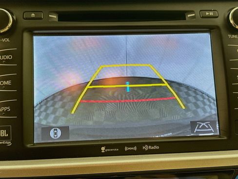 Used 2018 Toyota Highlander Limited Platinum FWD image 23