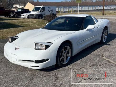 Used 1999 Chevrolet Corvette Coupe w/ Roof Pkg image 1