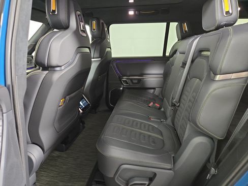 Used 2023 Rivian R1S Adventure AWD/4WD image 21