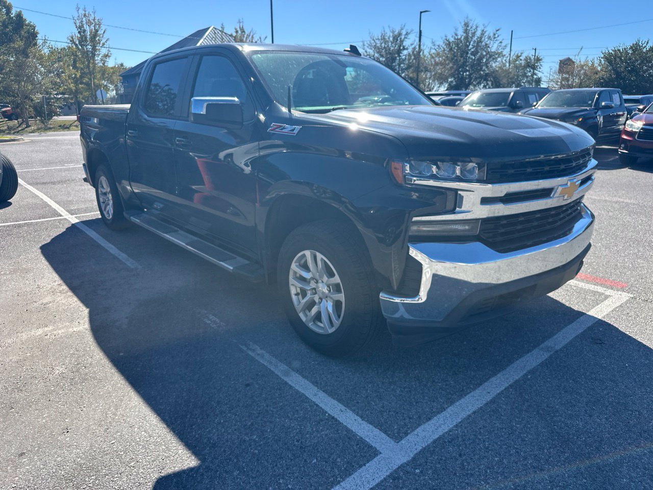Used 2019 Chevrolet Silverado 1500 LT w/ All-Star Edition AWD/4WD image 2