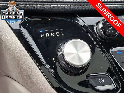 Used 2024 Chrysler Pacifica Limited FWD image 16