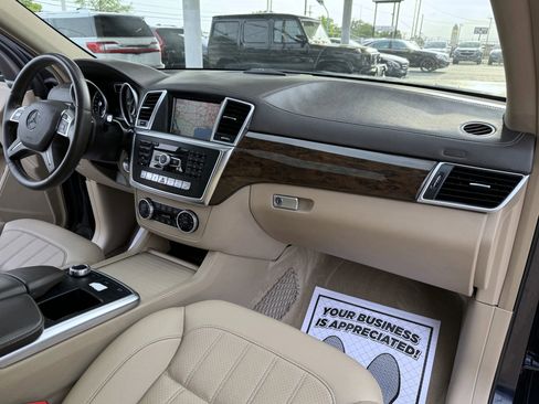 Used 2016 Mercedes-Benz GL 450 4MATIC image 47