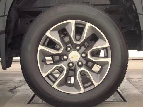 Used 2022 Chevrolet Silverado 1500 LT AWD/4WD image 13