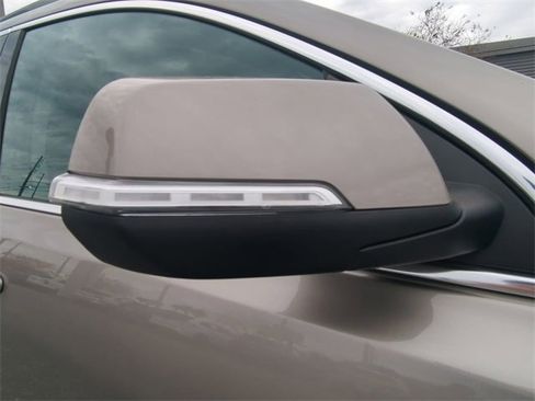 Used 2022 GMC Acadia SLT w/ Preferred Package image 13