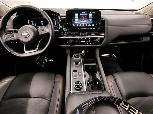 Used 2025 Nissan Pathfinder Platinum AWD/4WD image 18