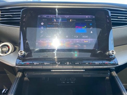 Used 2024 Jeep Wagoneer Series II AWD/4WD image 21