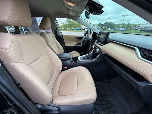 Used 2020 Toyota RAV4 LE w/ Carpet Mat Package AWD/4WD image 30
