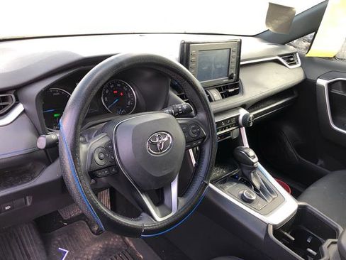 Used 2022 Toyota RAV4 SE image 9