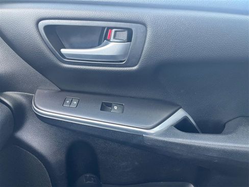 Used 2016 Toyota Camry SE FWD image 21