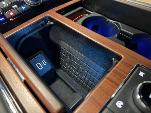 Used 2024 Lincoln Navigator Reserve image 17