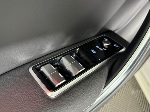 Used 2024 Jaguar XF R-Dynamic SE AWD/4WD image 13