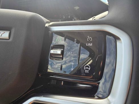 Certified 2025 Land Rover Discovery Sport S image 32