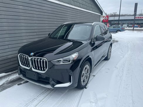 Used 2025 BMW X1 xDrive28i image 3