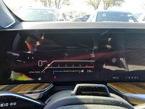 Used 2025 Cadillac Escalade ESV Sport Platinum AWD/4WD image 4