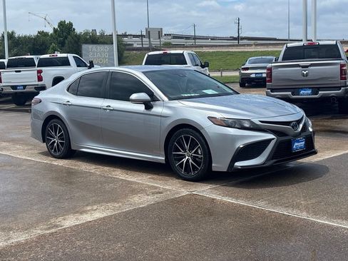 Used 2024 Toyota Camry SE FWD image 6