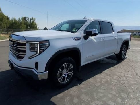 Certified 2025 GMC Sierra 1500 SLT AWD/4WD image 4