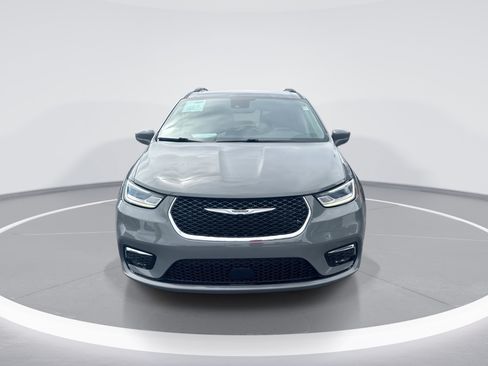 Used 2022 Chrysler Pacifica Touring-L FWD image 9