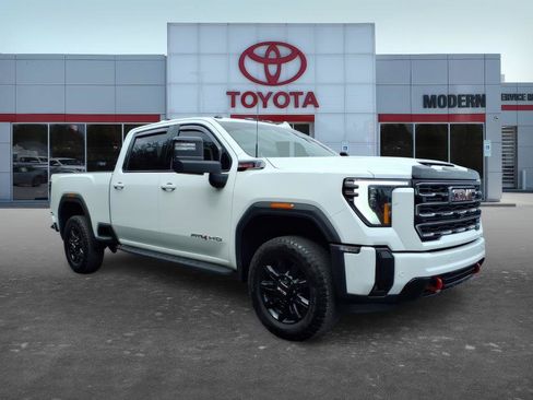 Used 2025 GMC Sierra 2500 AT4 AWD/4WD image 10