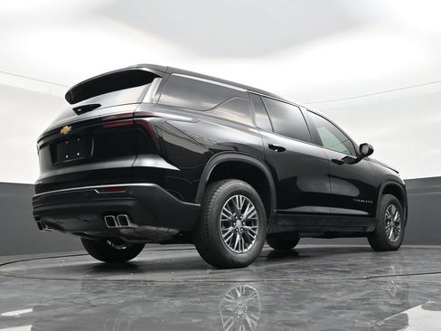Used 2025 Chevrolet Traverse LT FWD image 23
