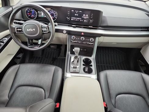 Used 2024 Kia Carnival LX FWD image 14