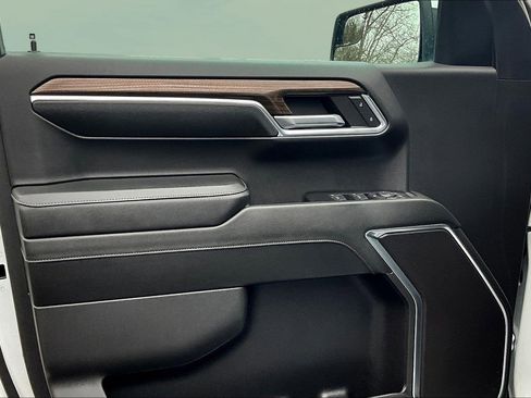 Used 2024 Chevrolet Silverado 1500 LT image 13