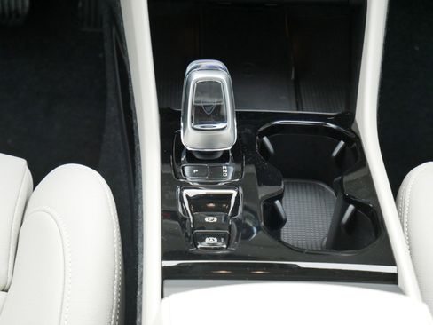 New 2026 Volvo XC40 B5 Plus w/ Climate Package image 9