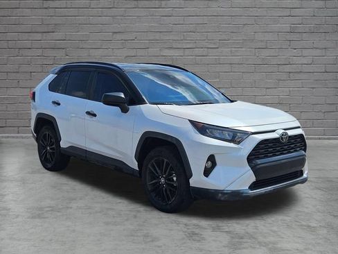 Used 2020 Toyota RAV4 LE FWD image 7