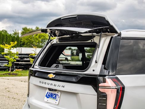 Used 2025 Chevrolet Suburban Premier AWD/4WD image 15