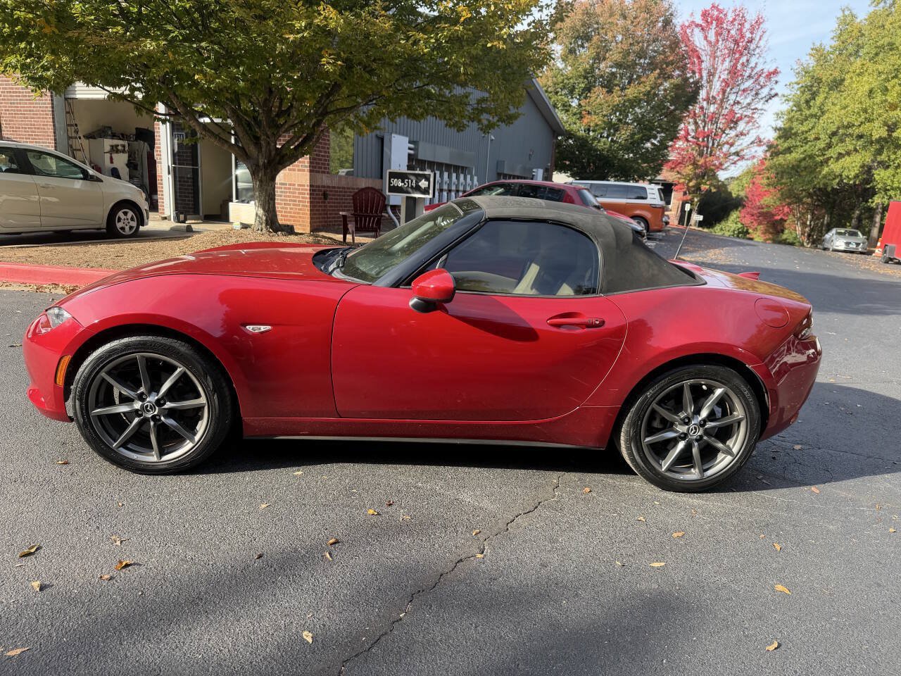 Used 2016 MAZDA MX-5 Miata Grand Touring RWD image 3