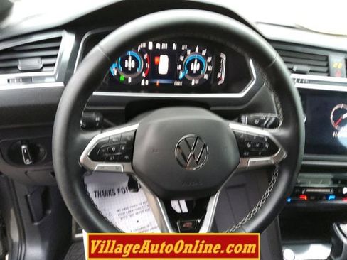 Used 2023 Volkswagen Tiguan SEL R-Line image 18