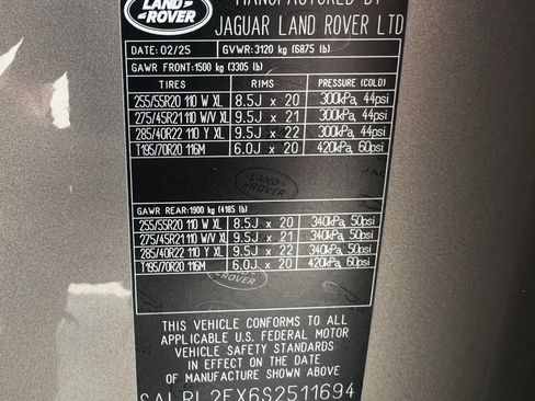 Used 2025 Land Rover Discovery Dynamic SE AWD/4WD image 36