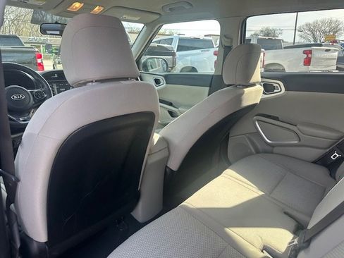 Used 2020 Kia Soul LX image 13
