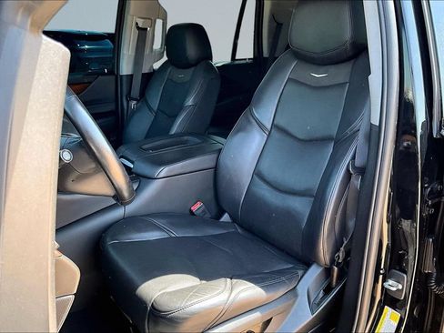 Used 2020 Cadillac Escalade Luxury AWD/4WD image 23