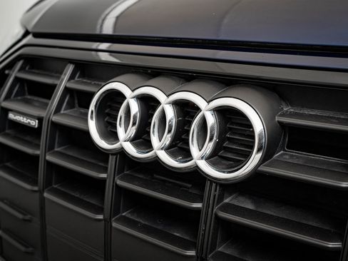 Certified 2025 Audi Q5 2.0T Premium w/ Convenience Plus Package image 3