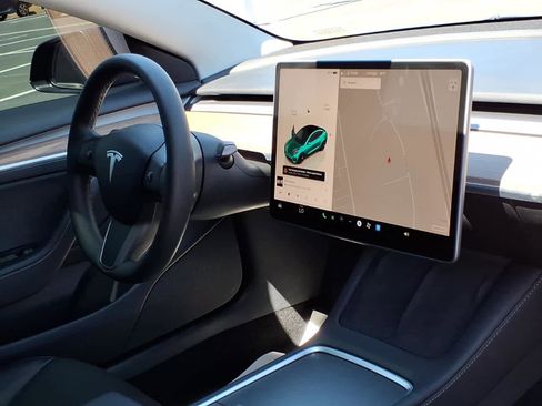 Used 2022 Tesla Model 3 image 17