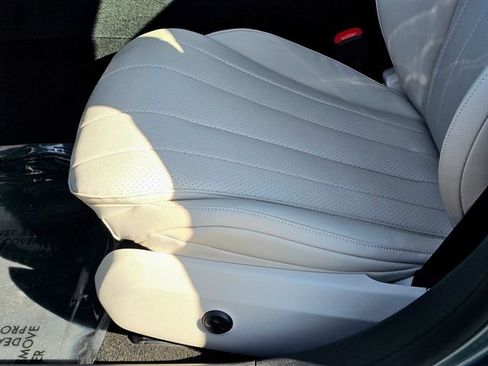 New 2026 Mercedes-Benz E 350 4MATIC Sedan image 18