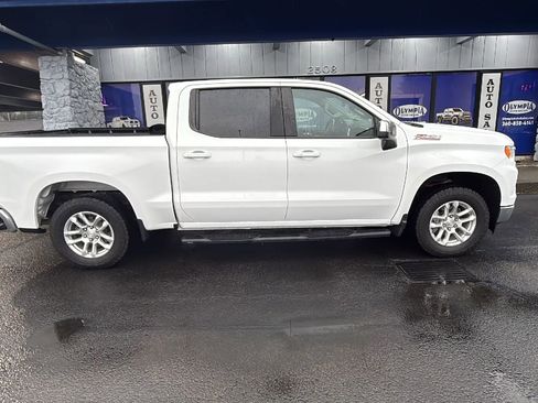 Used 2023 Chevrolet Silverado 1500 LT w/ Z71 Off-Road Package AWD/4WD image 3