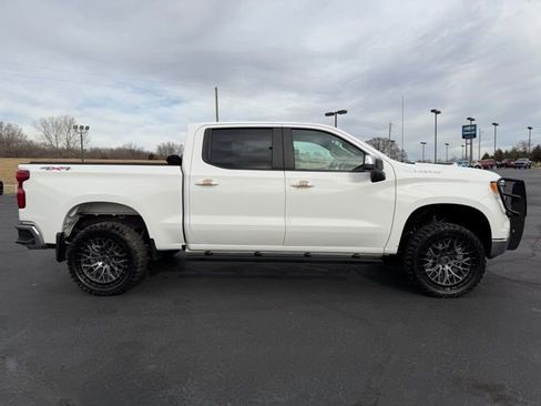 Used 2023 Chevrolet Silverado 1500 LT AWD/4WD image 8