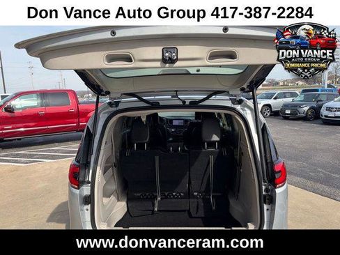 Certified 2024 Chrysler Pacifica Touring-L image 17