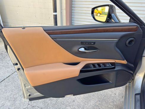 Used 2023 Lexus ES 350 w/ Premium Package FWD image 44