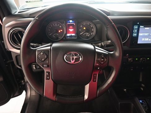 Used 2018 Toyota Tacoma TRD Off-Road image 23