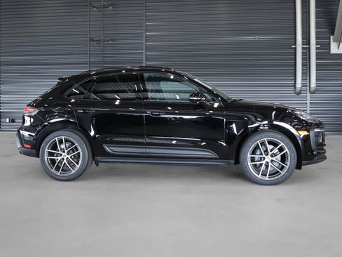 Used 2026 Porsche Macan AWD/4WD image 12