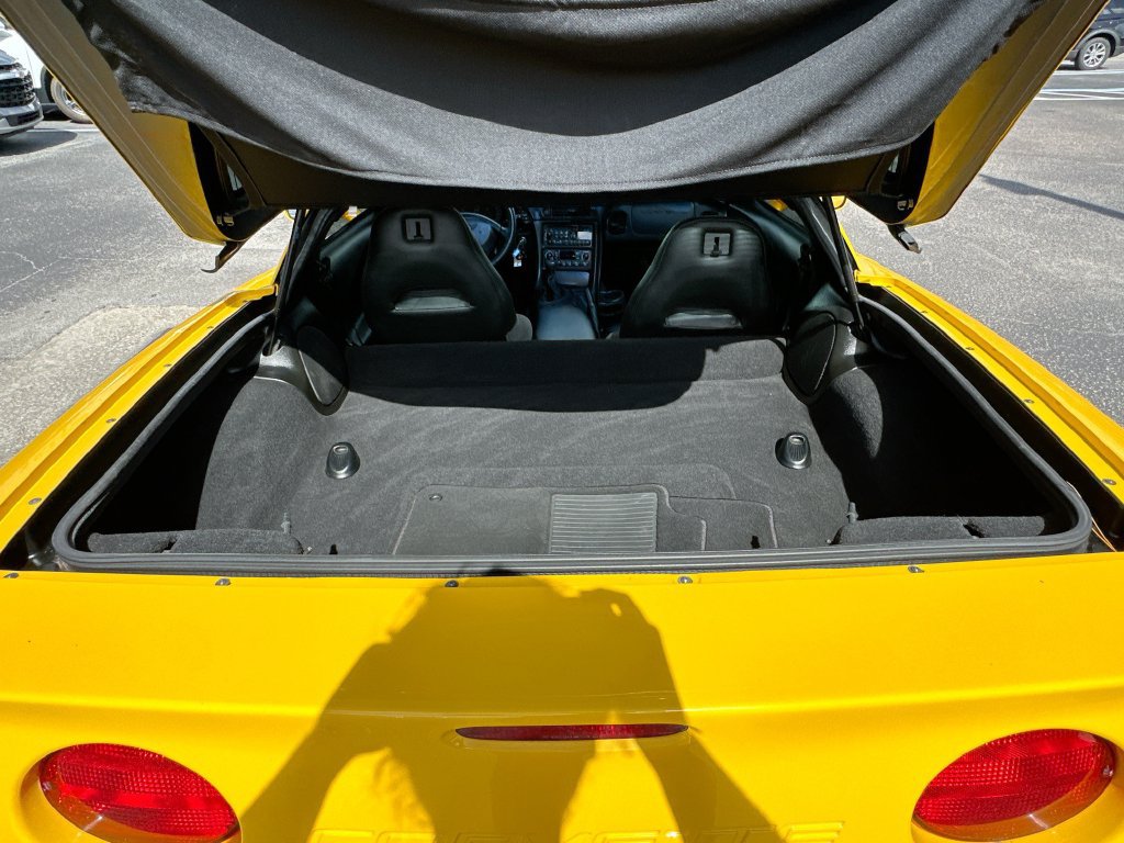 Used 2002 Chevrolet Corvette Coupe w/ Preferred Equipment Group2 RWD image 23