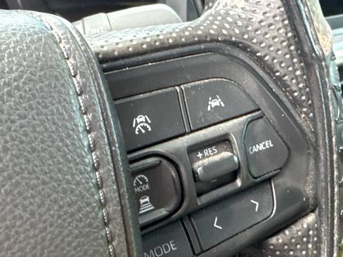 Used 2025 Toyota Tacoma SR5 AWD/4WD image 15