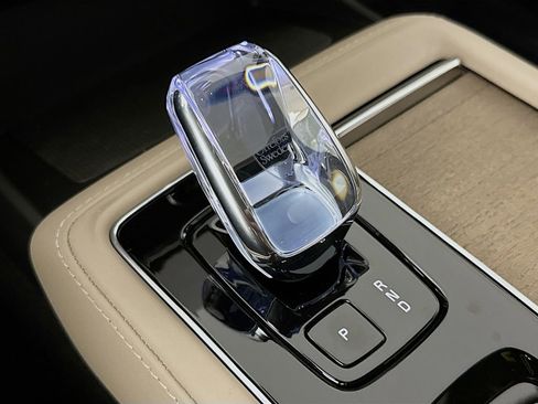 New 2026 Volvo XC90 B6 Plus w/ Protection Package Premier AWD/4WD image 16