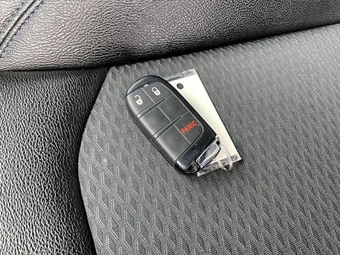 Used 2024 Jeep Compass Latitude image 35