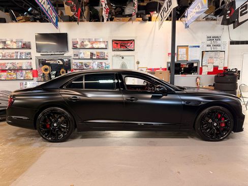 Used 2024 Bentley Flying Spur W12 AWD/4WD image 4