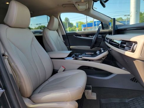 Certified 2023 Lincoln Nautilus FWD w/ Premium Package image 24