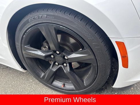 Used 2018 Chevrolet Camaro LT RWD image 4