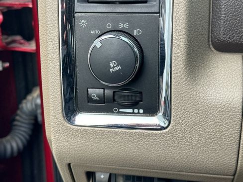 Used 2011 RAM 2500 Laramie w/ Protection Group image 30